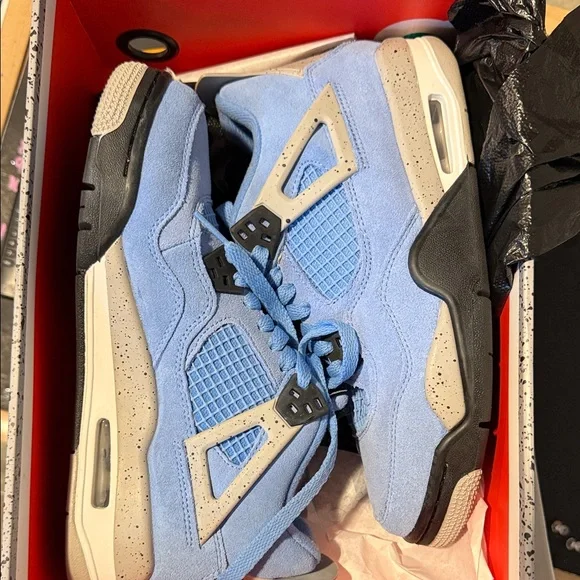 Jordan Kids Sneakers in Light Blue and Gray - Picture 2 of 6